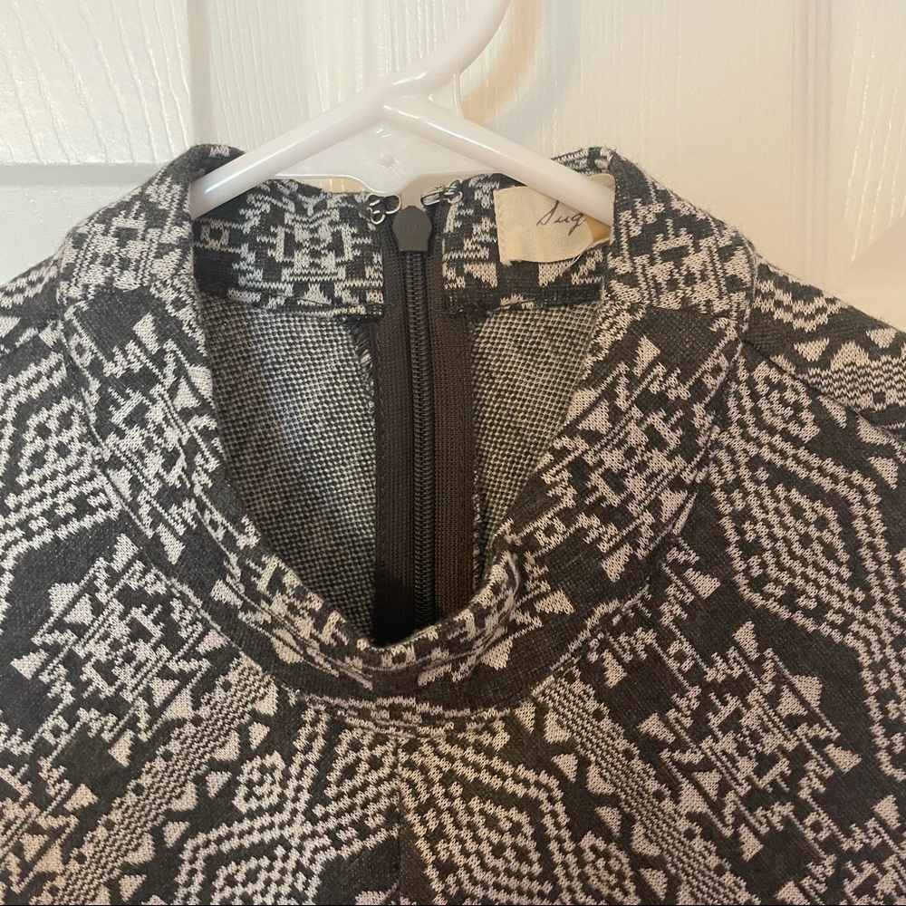 High-Neck Geometric Pattern Dress - Picture 3 of 7